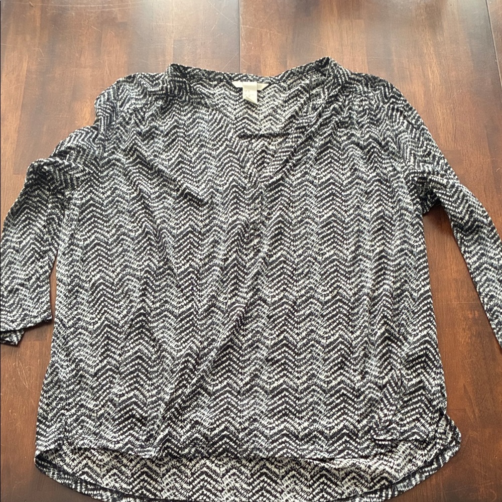 H&M Black and White Chevron Long Sleeve Top